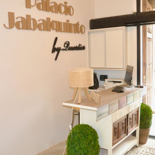recepción del Hostel Palacio de Jabalquinto en León