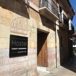 Fachada del Hostel Palacio de Jabalquinto en León